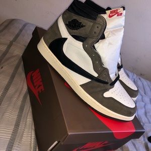 Travis Scott 1s